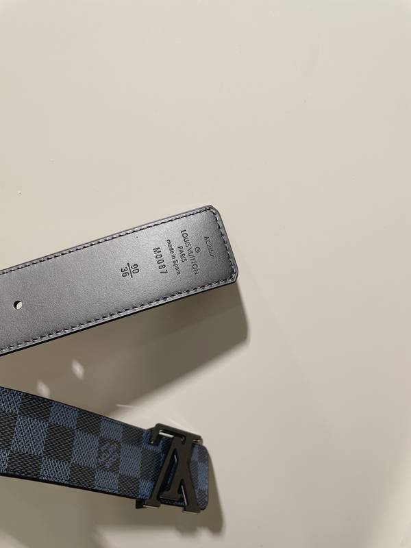 Louis Vuitton 40MM Belt LVB00370